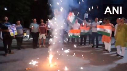 Lucknow: भारत की जीत से हजरतगंज गूंज उठा खुशियों से