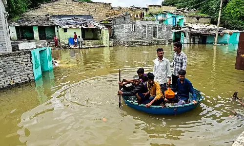 Karnataka के भीमा बेसिन जिलों में बाढ़ का कहर जारी है Karnataka के भीमा बेसिन जिलों में बाढ़ का कहर जारी है