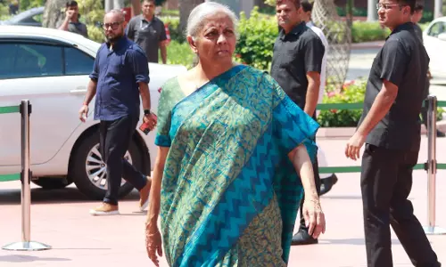Karur: वित्त मंत्री निर्मला सीतारमण जीवित बचे लोगों, पीड़ितों के परिवारों से मिलेंगी Karur: वित्त मंत्री निर्मला सीतारमण जीवित बचे लोगों, पीड़ितों के परिवारों से मिलेंगी