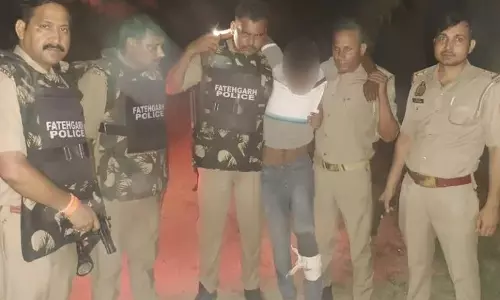 Farrukhabad: पुलिस मुठभेड़ में पकड़ा गया इनामी बदमाश अर्पित शाक्य