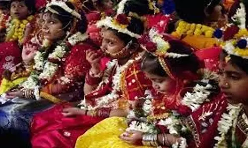 Kanya Pujan 2025: कन्या पूजन के समय कितनी कन्याओं को बैठाना शुभ