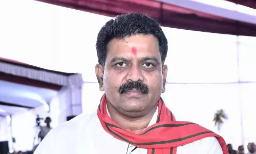 सरेंडर करने वाले नक्सलियों के लिए लाल कार्पेट तैयार : गृहमंत्री विजय शर्मा सरेंडर करने वाले नक्सलियों के लिए लाल कार्पेट तैयार : गृहमंत्री विजय शर्मा