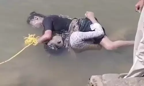 Ujjain: शिप्रा नदी में मिले युवक-युवती के शव, जांच शुरू Ujjain: शिप्रा नदी में मिले युवक-युवती के शव, जांच शुरू