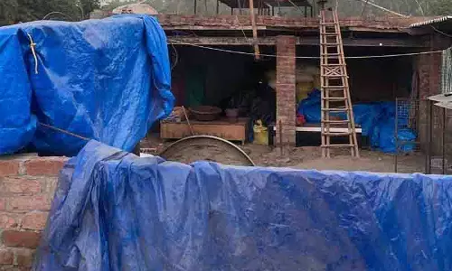 अमृतसर में NRI का 2.5 करोड़ रुपये का घर तबाह, परिवार तंबू में रह रहा अमृतसर में NRI का 2.5 करोड़ रुपये का घर तबाह, परिवार तंबू में रह रहा