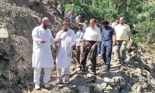 कांग्रेस नेताओं ने रामबन में बादल फटने से प्रभावित राजगढ़ का दौरा किया