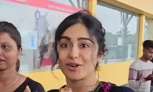 मुंबई से रायपुर पहुंचीं अभिनेत्री अनुराधा पौडवाल और अदा शर्मा, नवरात्रि गरबा महोत्सव में लेंगी हिस्सा