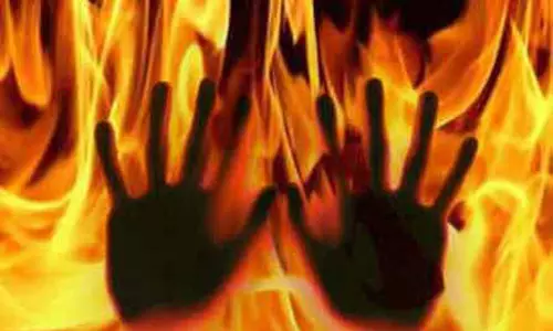 पति को पेट्रोल से जिंदा जलाया, महिला गिरफ्तार पति को पेट्रोल से जिंदा जलाया, महिला गिरफ्तार