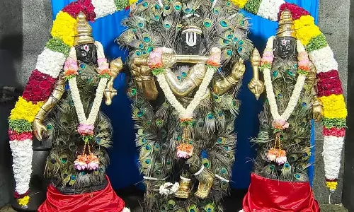Navratri : मंदिरों में उमड़ी श्रद्धालुओं की भीड़ Navratri : मंदिरों में उमड़ी श्रद्धालुओं की भीड़