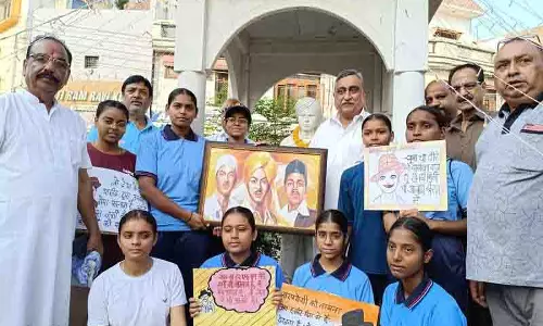व्यापारी संघों ने स्वच्छता अभियान चलाकर मनाई शहीद Bhagat Singh जयंती