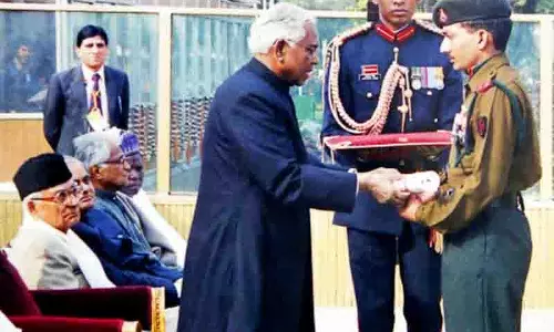 Himachal: सीने में गोली, मुट्ठी में जीत