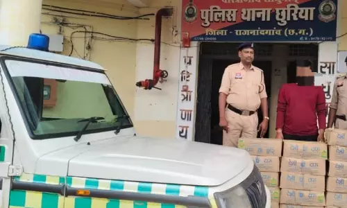 महतारी एक्सप्रेस की पुलिस ने ली तलाशी, शराब भरी पेटियां जब्त महतारी एक्सप्रेस की पुलिस ने ली तलाशी, शराब भरी पेटियां जब्त