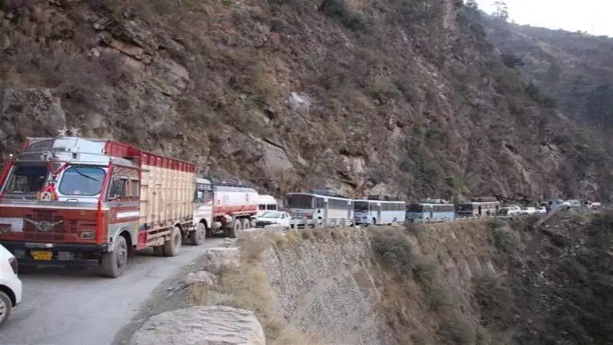 Jammu: जम्मू-श्रीनगर राष्ट्रीय राजमार्ग पर ट्रैफिक सुचारू Jammu: जम्मू-श्रीनगर राष्ट्रीय राजमार्ग पर ट्रैफिक सुचारू