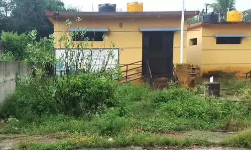 घटिया काम; जनता के लिए लगातार परेशानी घटिया काम; जनता के लिए लगातार परेशानी