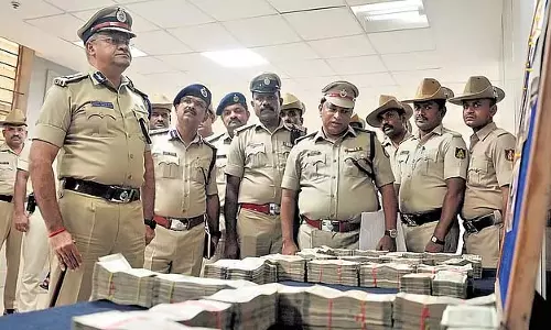 Bengaluru : तीन लोगों का अपहरण कर 1.1 करोड़ लूटने के आरोप में 8 लोग गिरफ्तार