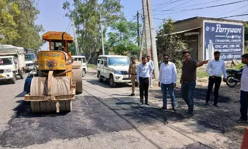 Haryana : कैल, दामला सड़कों का निरीक्षण, यमुनानगर में मरम्मत कार्य करेंगे अधिकारी Haryana : कैल, दामला सड़कों का निरीक्षण, यमुनानगर में मरम्मत कार्य करेंगे अधिकारी