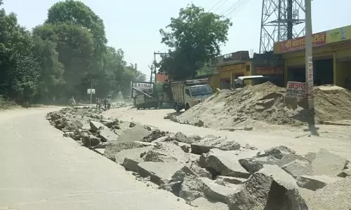 Farrukhabad: पांचाल घाट निर्माण में देरी, आमजन को परेशानी