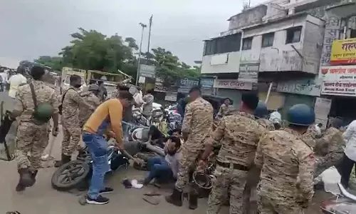 मचा जमकर बवाल, पुलिस ने भांजी लाठियां, आई लव मोहम्मद लिखी रंगोली को लेकर तनाव फैला