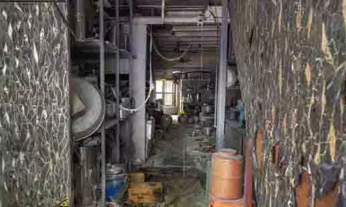 Kandivali अग्निकांड में तीन लोगों की मौत, तीन की हालत गंभीर Kandivali अग्निकांड में तीन लोगों की मौत, तीन की हालत गंभीर