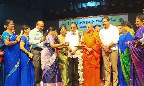शिक्षा के साथ-साथ विनम्रता भी विकसित करें : Renukanand Swamiji