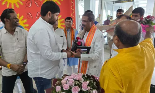 केन्द्रीय मंत्री धर्मेन्द्र प्रधान रायपुर होकर बिलासपुर रवाना