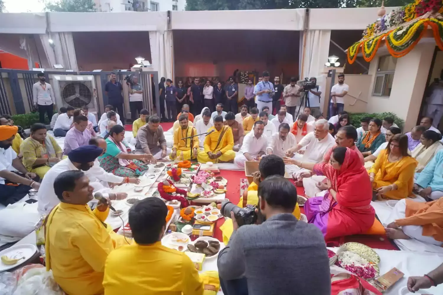 New Delhi: भाजपा HQ गृह प्रवेश पूजा के साथ तैयार, पीएम करेंगे उद्घाटन New Delhi: भाजपा HQ गृह प्रवेश पूजा के साथ तैयार, पीएम करेंगे उद्घाटन