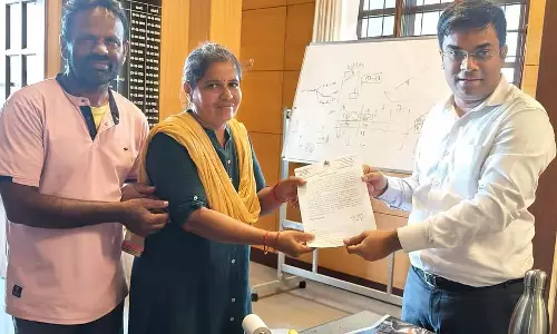 7 दिनों में सर्वेक्षण पूरा करने वाले शिक्षक की जिला कलेक्टर ने की प्रशंसा 7 दिनों में सर्वेक्षण पूरा करने वाले शिक्षक की जिला कलेक्टर ने की प्रशंसा