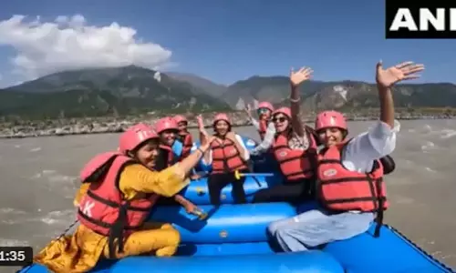 J&K के रियासी में चिनाब नदी पर राफ्टिंग निलंबन के बाद फिर से शुरू