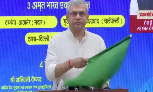 Ashwini Vaishnav ने वीडियो कॉन्फ्रेंसिंग के जरिए बिहार के लिए तीन अमृत भारत एक्सप्रेस ट्रेनों को हरी झंडी दिखाई Ashwini Vaishnav ने वीडियो कॉन्फ्रेंसिंग के जरिए बिहार के लिए तीन अमृत भारत एक्सप्रेस ट्रेनों को हरी झंडी दिखाई