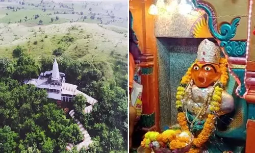125 फीट ऊंची पहाड़ी पर स्थित माँ इच्छादेवी मंदिर भक्तों की मनोकामनाएं पूरी करने के लिए प्रसिद्ध
