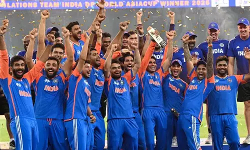 भारत ने PCB प्रमुख से एशिया कप ट्रॉफी लेने से क्यों इनकार किया? भारत ने PCB प्रमुख से एशिया कप ट्रॉफी लेने से क्यों इनकार किया?