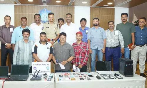 Hyderabad साइबर क्राइम पुलिस ने मूवी पायरेसी नेटवर्क का भंडाफोड़ किया, 5 गिरफ्तार Hyderabad साइबर क्राइम पुलिस ने मूवी पायरेसी नेटवर्क का भंडाफोड़ किया, 5 गिरफ्तार