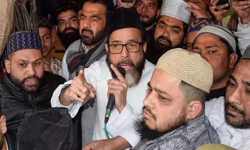 Bareilly हिंसा मामले में तौकीर रजा गिरफ्तार, संपत्तियों की जांच जारी Bareilly हिंसा मामले में तौकीर रजा गिरफ्तार, संपत्तियों की जांच जारी