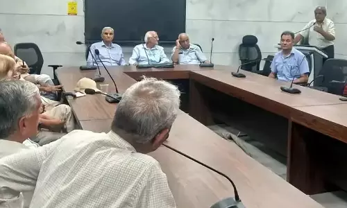 Hisar: रिटायर्ड प्रिंसिपल्स और टीचर्स की बैठक में मांगों पर चर्चा Hisar: रिटायर्ड प्रिंसिपल्स और टीचर्स की बैठक में मांगों पर चर्चा