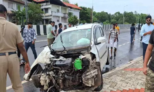 Kerala : छह लाइनें खतरनाक हो सकती Kerala : छह लाइनें खतरनाक हो सकती
