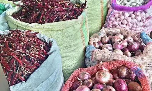 GST छूट; आवश्यक वस्तुओं की कीमतें नहीं घट रही हैं GST छूट; आवश्यक वस्तुओं की कीमतें नहीं घट रही हैं