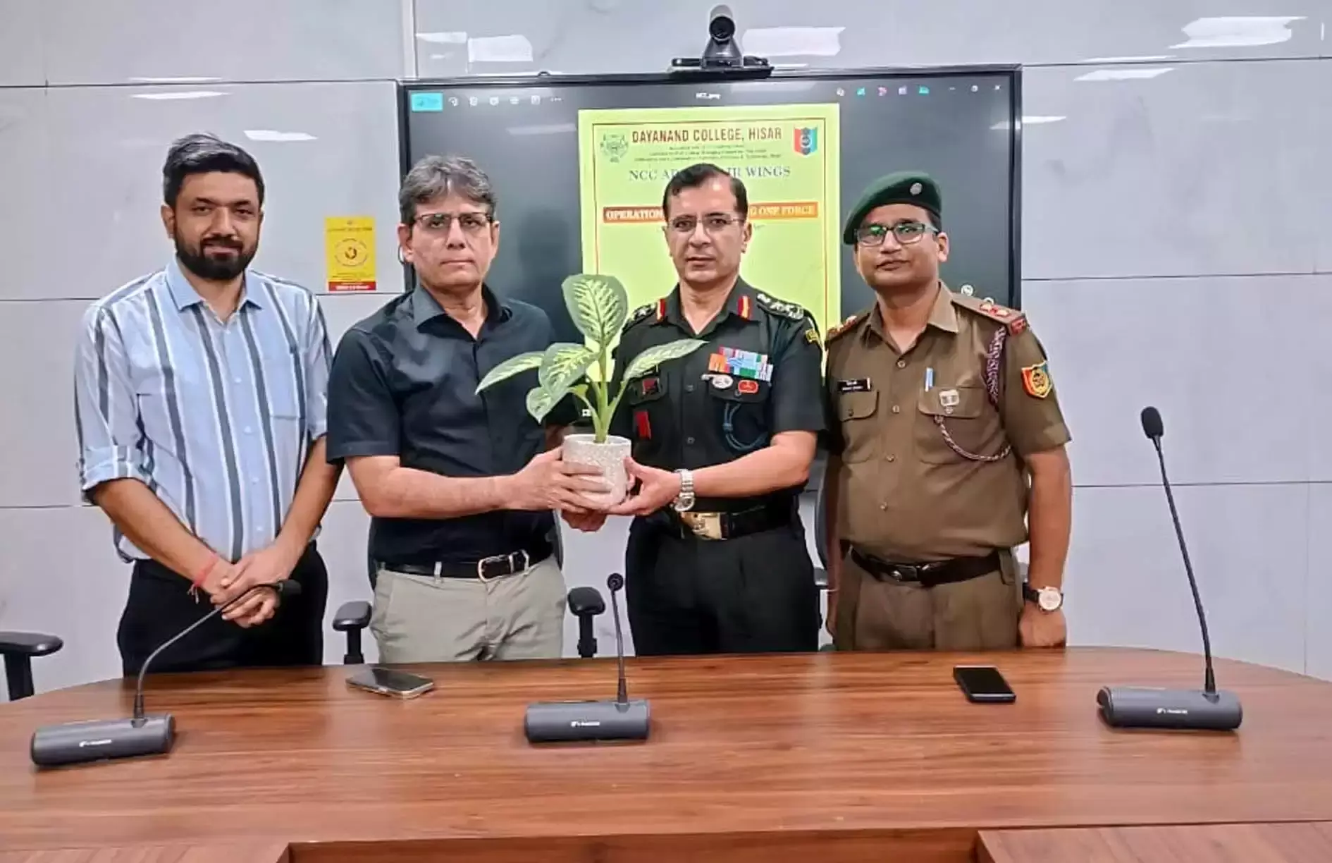 Hisar: हिसार में छात्राओं के लिए ऑपरेशन सिंदूर कार्यशाला Hisar: हिसार में छात्राओं के लिए ऑपरेशन सिंदूर कार्यशाला