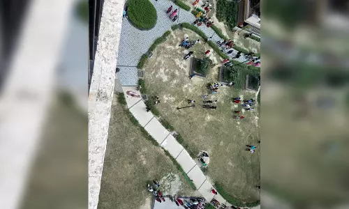 ट्रेनी डॉक्टर ने किया सुसाइड, 22वीं मंजिल से छलांग लगाई