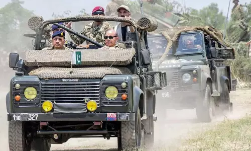 Shehbaz Sharif ने पाकिस्तान के शासन पर असीम मुनीर के नियंत्रण को स्वीकार किया