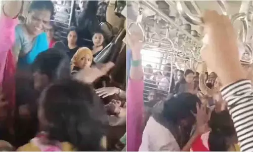 Mumbai लोकल लेडीज स्पेशल में लड़ती हुई पकड़ी गईं महिलाएं