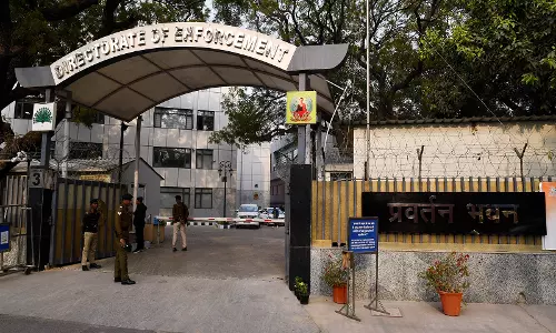 ED ने गोवा में खिलौना विक्रेता के खिलाफ विदेशी मुद्रा जांच में नकदी और विदेशी मुद्रा जब्त की ED ने गोवा में खिलौना विक्रेता के खिलाफ विदेशी मुद्रा जांच में नकदी और विदेशी मुद्रा जब्त की