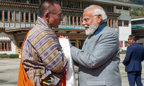 भारत और भूटान ने संपर्क और व्यापार को बढ़ावा देने के लिए पहली रेल संपर्क परियोजनाओं को मंजूरी दी भारत और भूटान ने संपर्क और व्यापार को बढ़ावा देने के लिए पहली रेल संपर्क परियोजनाओं को मंजूरी दी