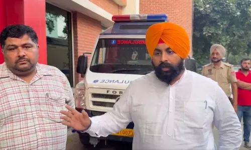 Punjab के मंत्री ने मोहाली के निजी अस्पताल की ‘घोर कुप्रबंधन’ के लिए आलोचना की Punjab के मंत्री ने मोहाली के निजी अस्पताल की ‘घोर कुप्रबंधन’ के लिए आलोचना की