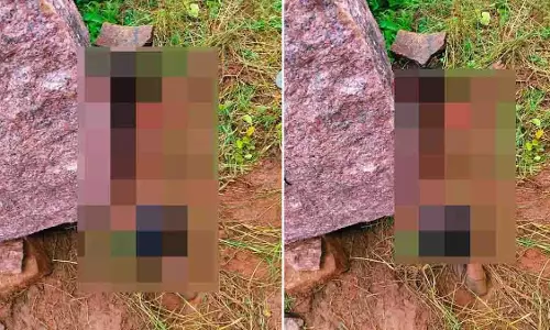 Chhatarpur: चट्टान के नीचे दबने से 14 वर्षीय लड़की की मौत, बहन गंभीर Chhatarpur: चट्टान के नीचे दबने से 14 वर्षीय लड़की की मौत, बहन गंभीर