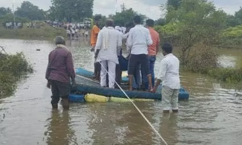 खली नदी में बाढ़: गंगाखेड़ गांव में शव बरामद खली नदी में बाढ़: गंगाखेड़ गांव में शव बरामद