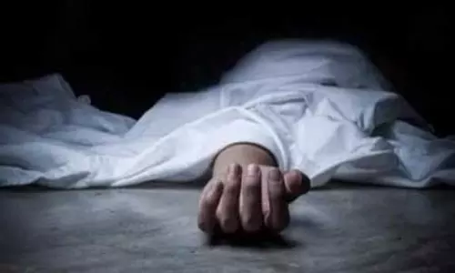एक्सटेंशन में निर्माणाधीन इमारत से लोहे की छड़ गिरने से 5 साल की बच्ची की मौत एक्सटेंशन में निर्माणाधीन इमारत से लोहे की छड़ गिरने से 5 साल की बच्ची की मौत