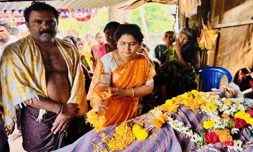 पूर्व विधायक चंद्रावती ने तिरुपथैया के निधन पर श्रद्धांजलि अर्पित की पूर्व विधायक चंद्रावती ने तिरुपथैया के निधन पर श्रद्धांजलि अर्पित की