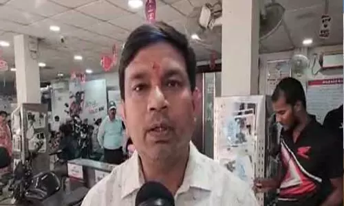 भागलपुर में जीएसटी कटौती के बाद टू-व्हीलर शोरूम में उमड़ी ग्राहकों की भीड़