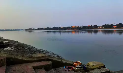 Chinnamasta घाट पर दीवार की मरम्मत का काम शुरू
