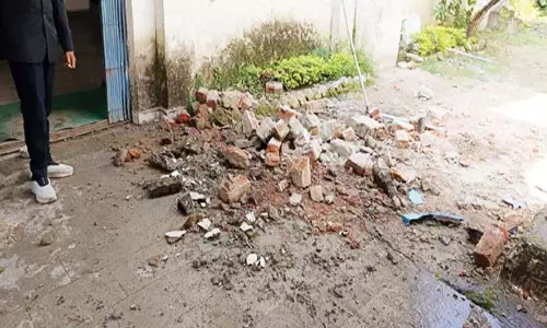 कुटुंब न्यायालय में छज्जा गिरा, अधिवक्ता और पक्षकार घायल