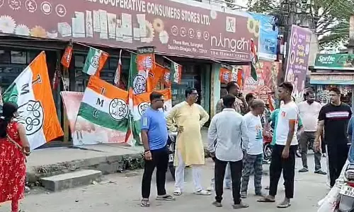 सुकांत मजूमदार के इलाके में झंडे और फ्लेक्स को लेकर भाजपा-तृणमूल में झड़प सुकांत मजूमदार के इलाके में झंडे और फ्लेक्स को लेकर भाजपा-तृणमूल में झड़प